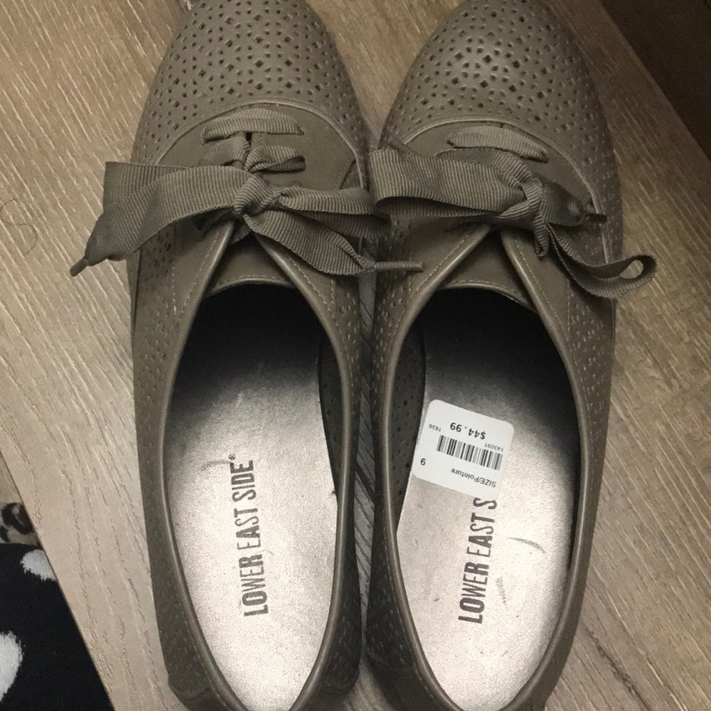 Shoes - Picture 3 of 4
